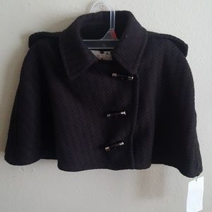 Women's capelet with Peter pan collar